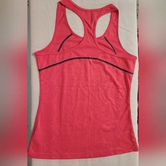 2XU tank top - Picture 3 of 3